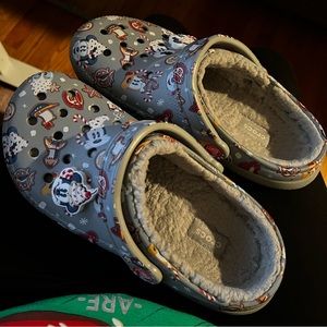Disney Christmas crocs!🎄🧣